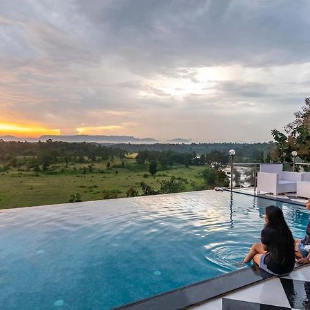 Stayvista'S Vine & Splash - Riverside Villa With An Infinity Pool And Indoor Games Karjat Εξωτερικό φωτογραφία