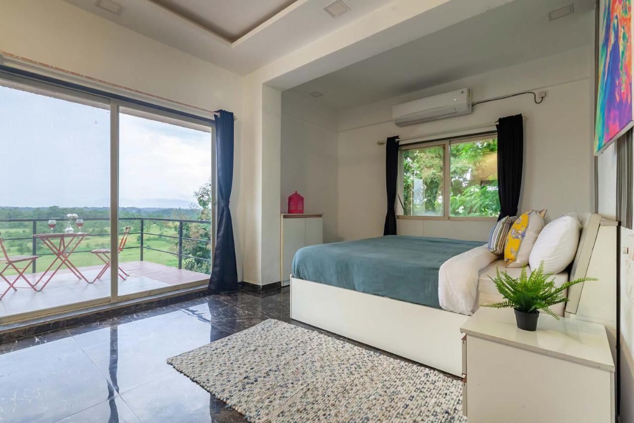 Stayvista'S Vine & Splash - Riverside Villa With An Infinity Pool And Indoor Games Karjat Εξωτερικό φωτογραφία