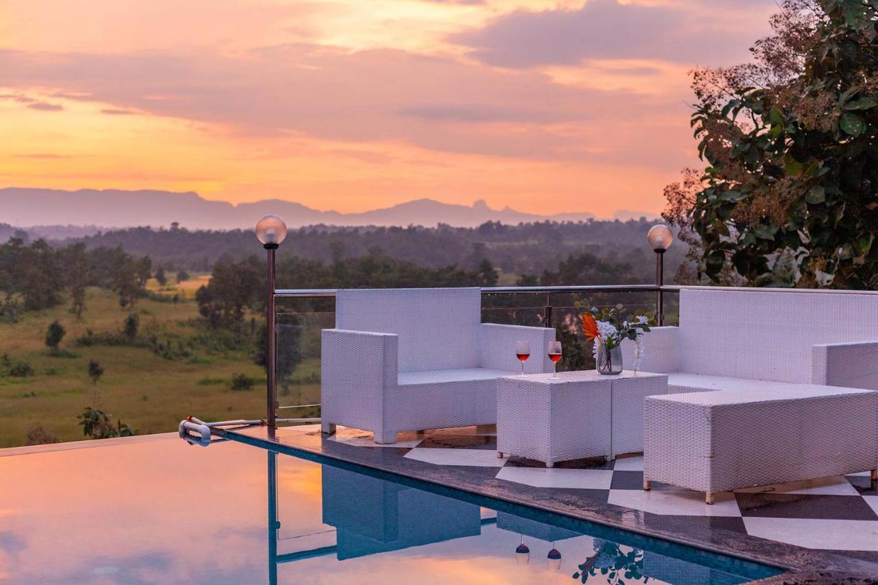 Stayvista'S Vine & Splash - Riverside Villa With An Infinity Pool And Indoor Games Karjat Εξωτερικό φωτογραφία