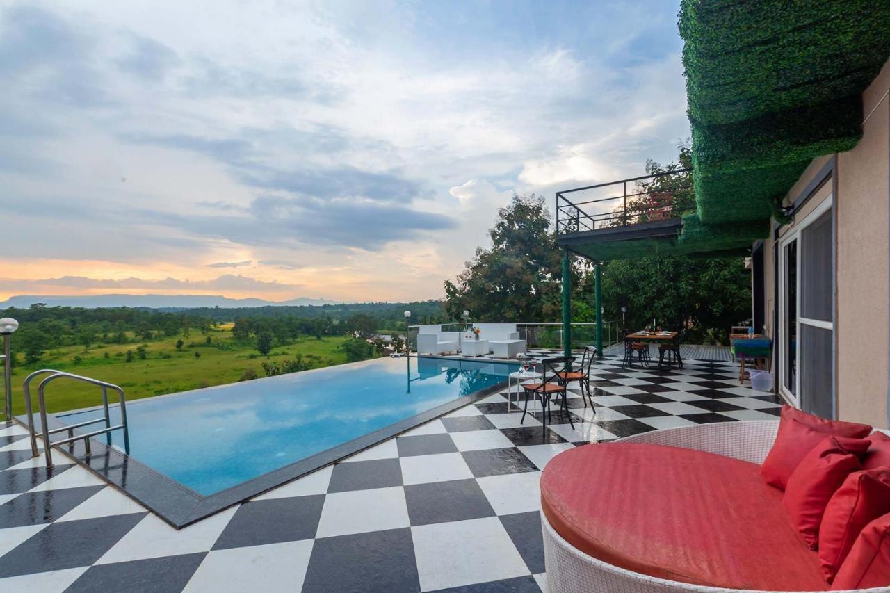 Stayvista'S Vine & Splash - Riverside Villa With An Infinity Pool And Indoor Games Karjat Εξωτερικό φωτογραφία