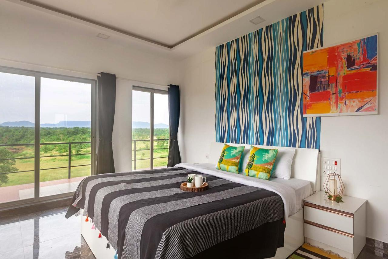 Stayvista'S Vine & Splash - Riverside Villa With An Infinity Pool And Indoor Games Karjat Εξωτερικό φωτογραφία