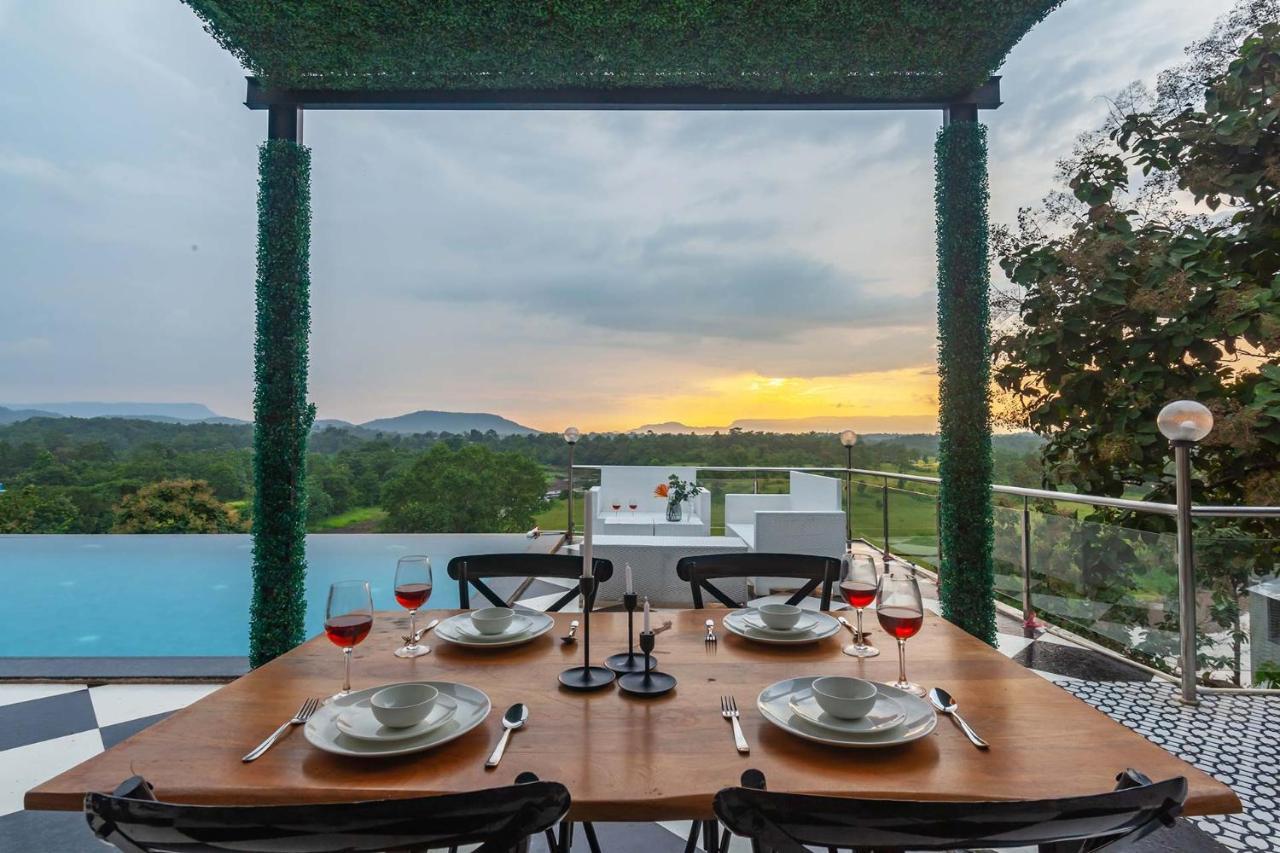 Stayvista'S Vine & Splash - Riverside Villa With An Infinity Pool And Indoor Games Karjat Εξωτερικό φωτογραφία